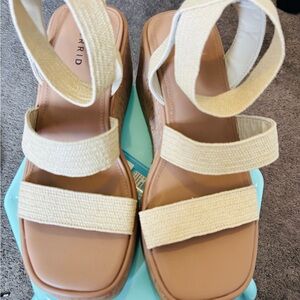 Hybrid & Company Women's Tan Wedge Sandals